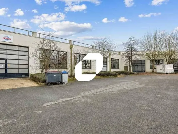 Local d'activité 1236 m²
