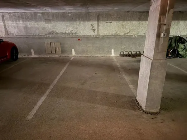 PARKING SOUS TERRAIN AVEC BIP D'ACCES, SOUS SOL (au - 1)