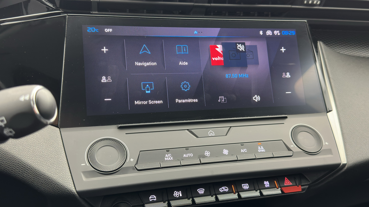 Peugeot 308 SW PHEV 180 e-EAT8 — photo 22