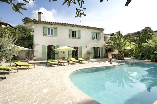 Villa 9 pièces 235 m²