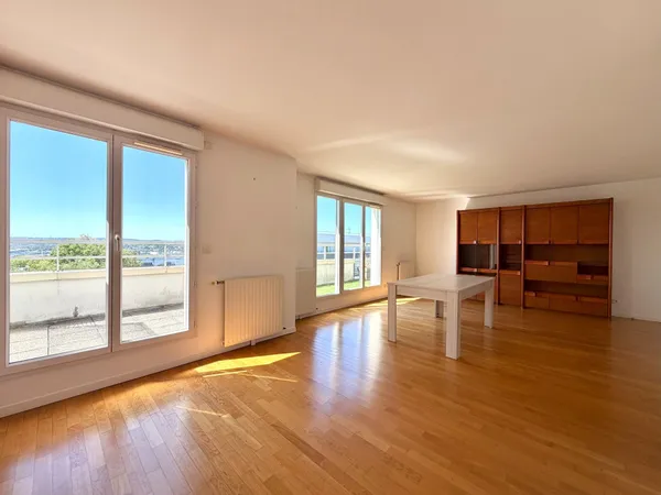 Appartement 5 pièces avec balcon, un parking et une cave