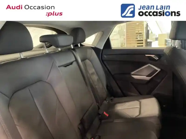 Audi Q3 sportback 35 tfsi 150 ch s tronic 7 — photo 17