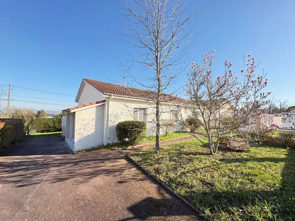 Proche Roanne, Pavillon de plain-pied avec 4 chambres sur 68