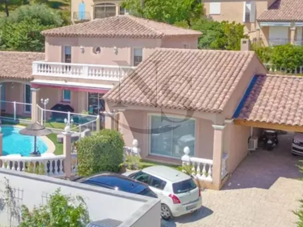 Villa 9 pièces 278 m²