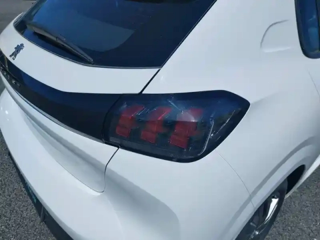 Peugeot 208 puretech 100 s&amp;s bvm6 — photo 13