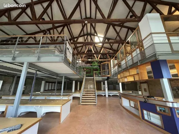 Immeuble 832 m²
