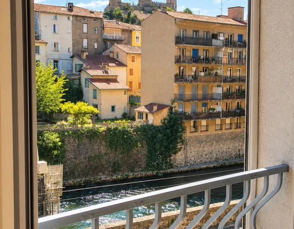 Grand T2 lumineux de 49 m² - Vue dégagée - Centre Foix