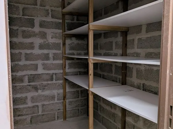 Cave saine Secteur Mémorial, aménagée et sécurisée de 4m²