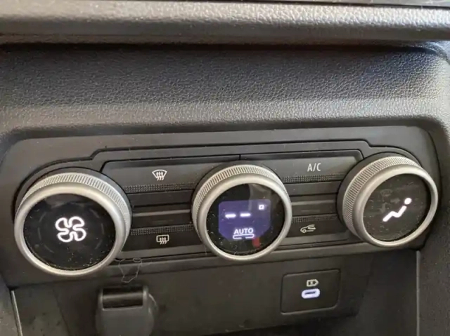 Dacia Sandero 1.0 tce 90ch journey — photo 5