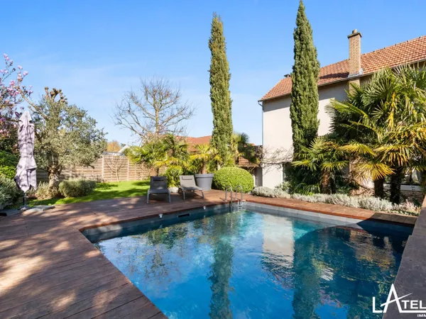Maison 7 pièces 210 m²