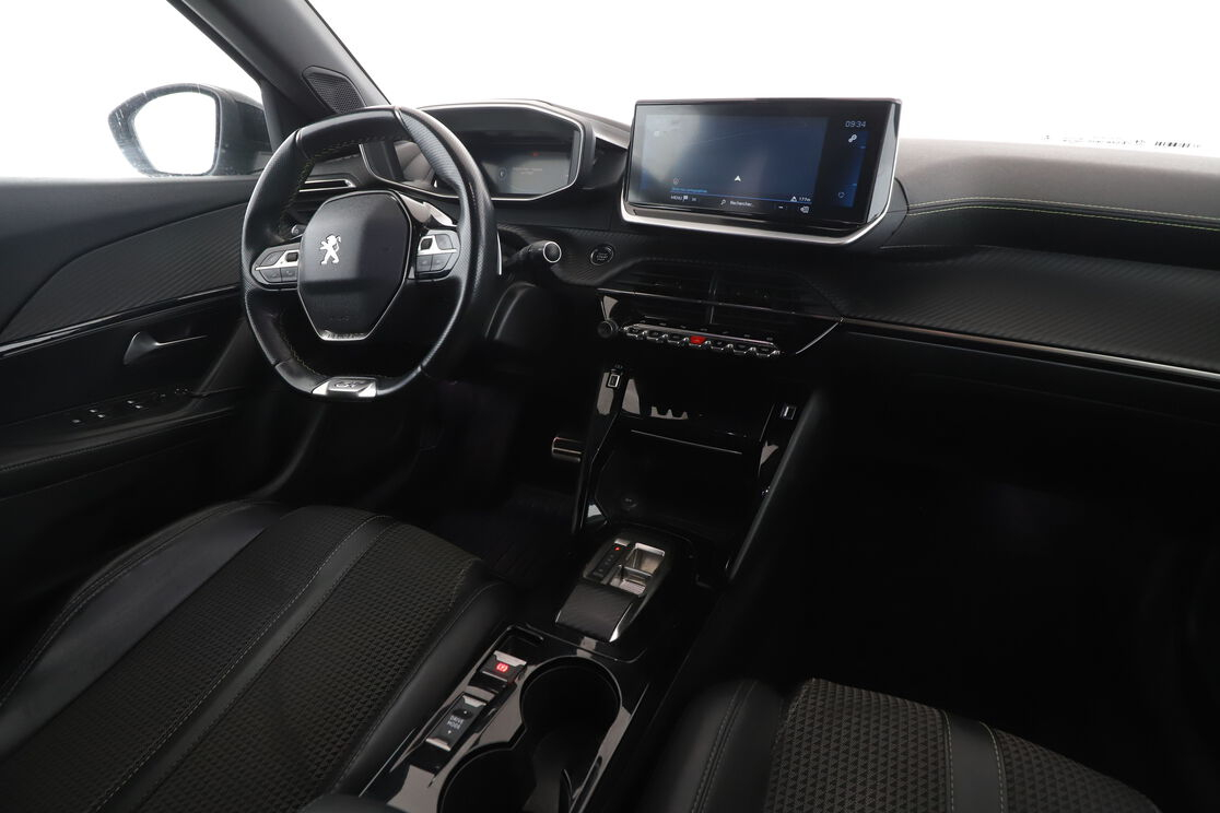 Peugeot 2008 1.2 PureTech GT EAT8 — photo 12