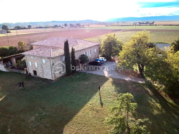 Maison 7 pièces 350 m²