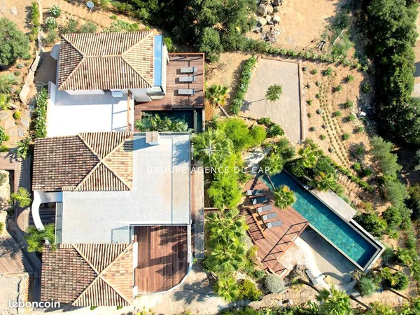 Villa 10 pièces 357 m²