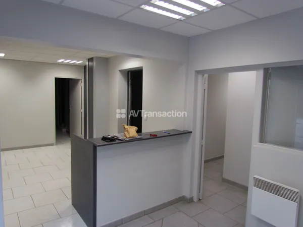 BUREAUX ET ENTREPOT 290m2 AVEC GARAGE