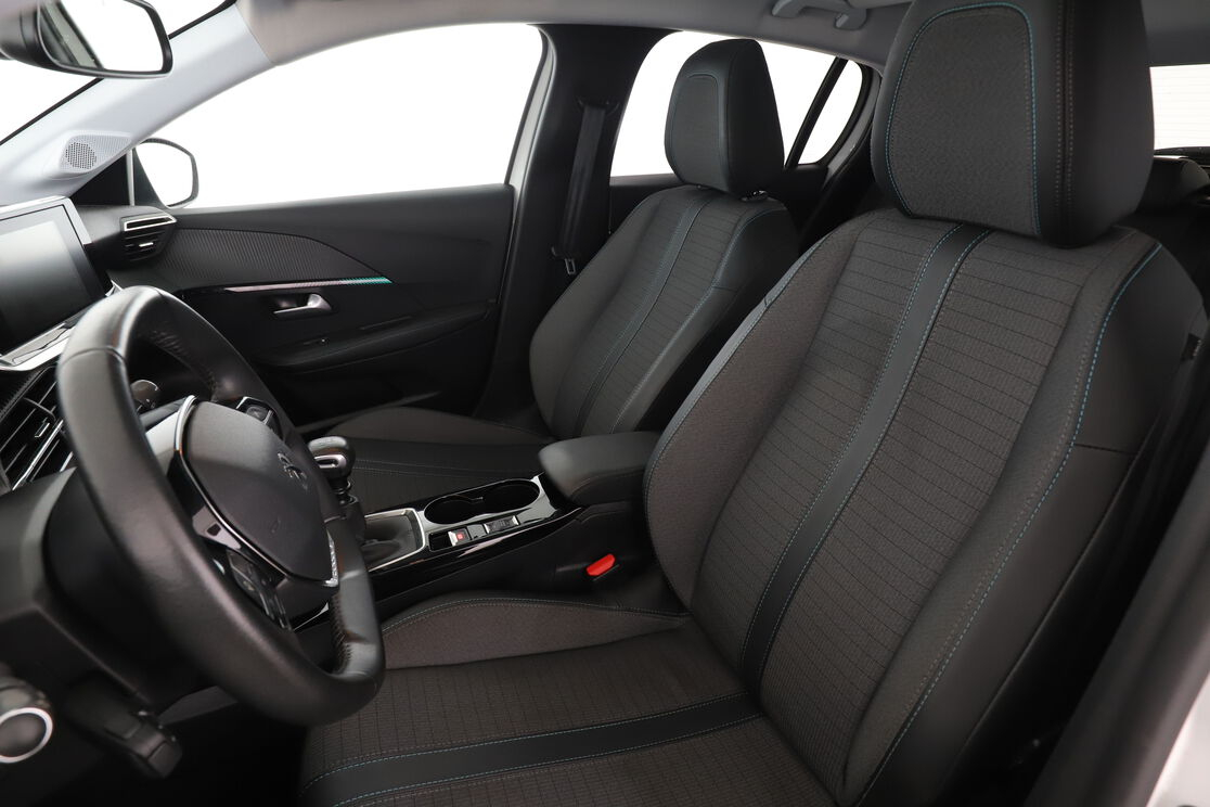 Peugeot 208 1.5 Blue-HDi Allure — photo 9
