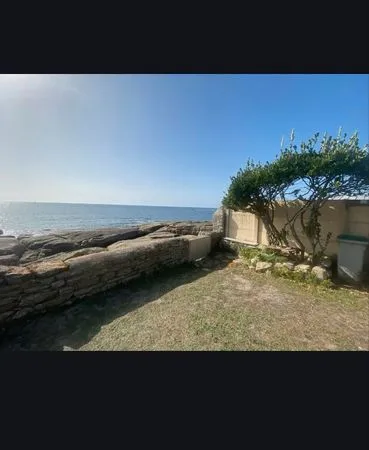 🌊 petite maison bigoudène de charme - les pieds dans l'eau - accès direct au rocher et à la plage de