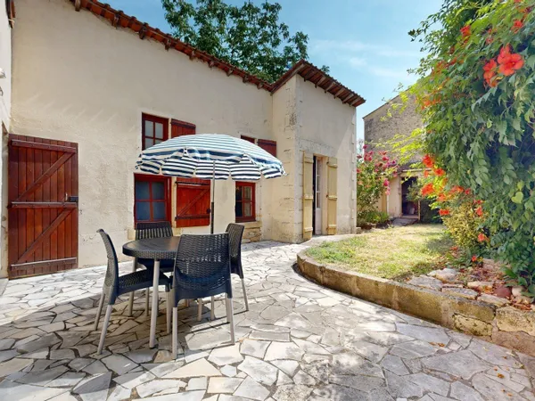 Maison en pierre avec jardin au Buisson-de-Cadouin