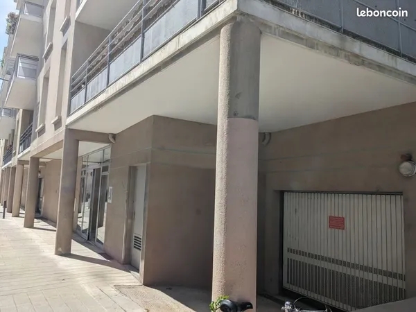 Location Box/Garage - Chorier Berriat 38000 GRENOBLE 90/mois Charges comprises