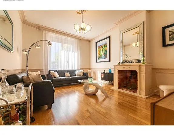 Maison 8 pièces 275 m²