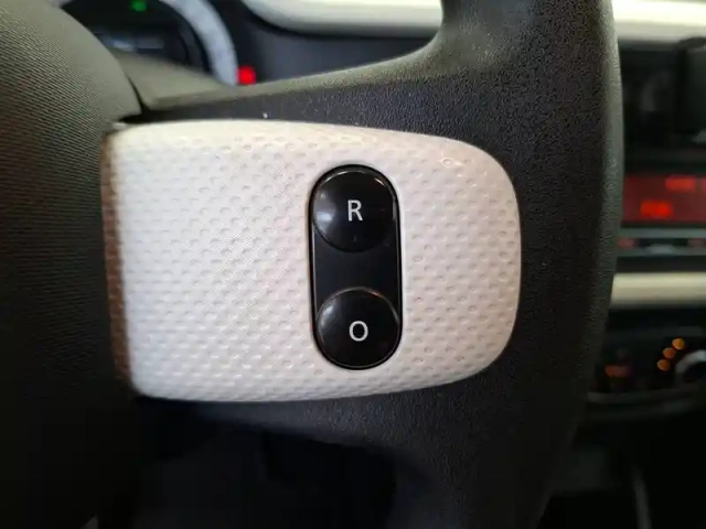 Renault Twingo iii e-tech — photo 33