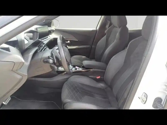 Peugeot 2008 1.5 bluehdi 130ch s&amp;s gt pack eat8 125g — photo 11