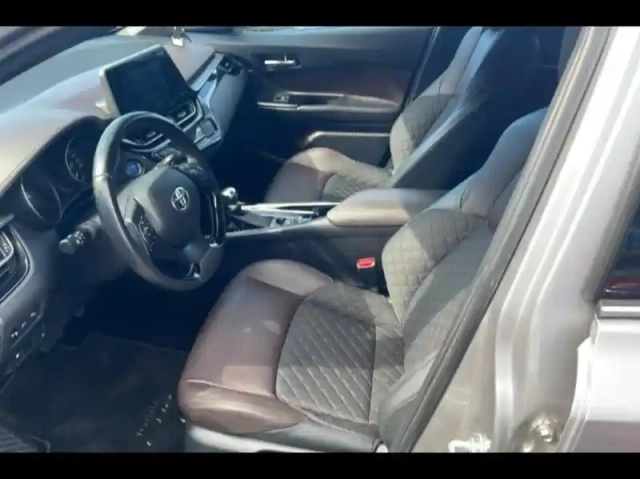 Toyota C-Hr hybride distinctive — photo 10