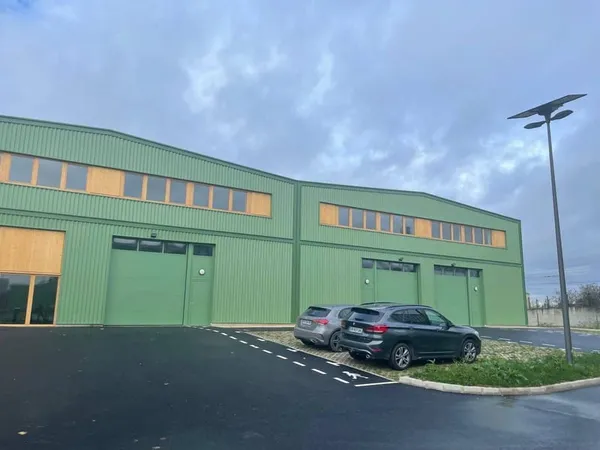 Local d'activité 765 m²