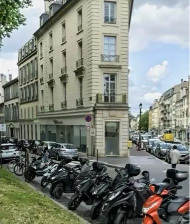 Local commercial avec terrasse - Secteur Marché Notre-Dame (Versailles)