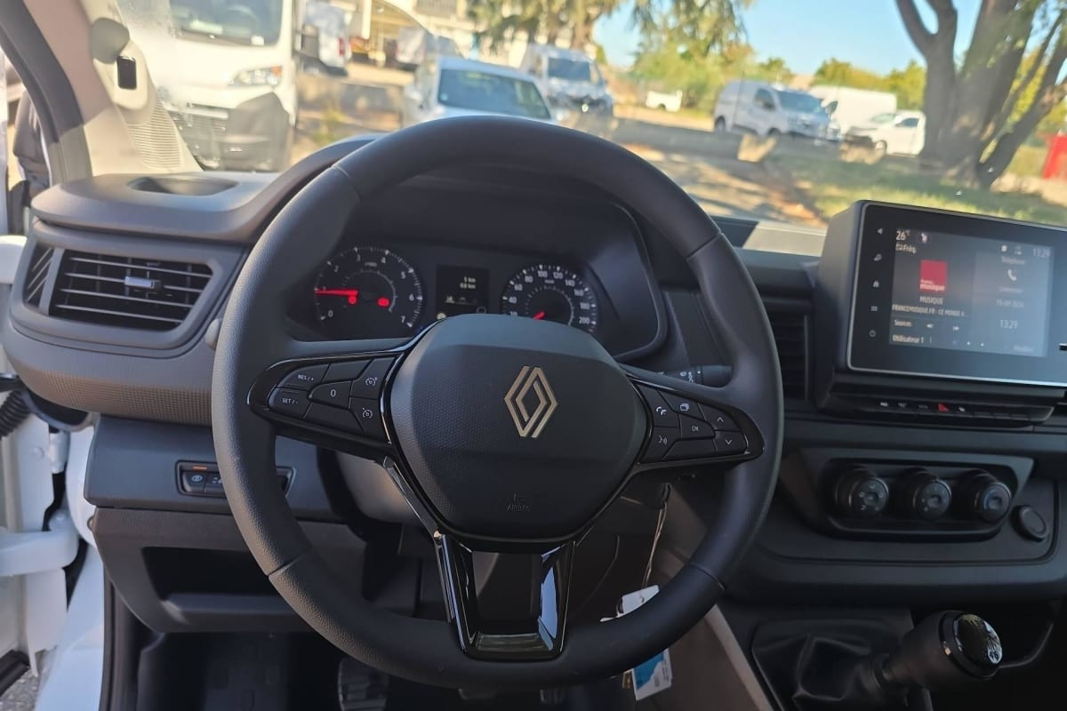 Renault TRAFIC FOURGON — photo 14