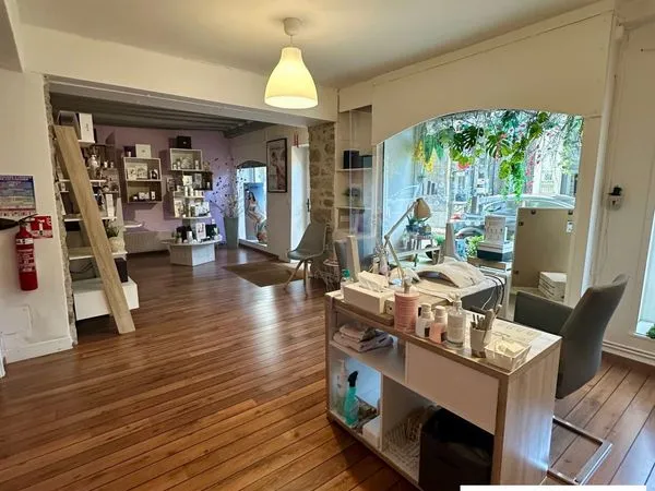 Local 70 m² NEMOURS
