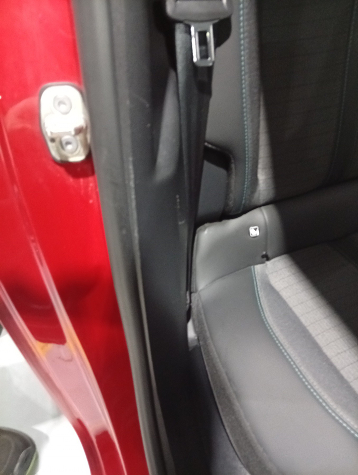 Peugeot 208 — photo 39