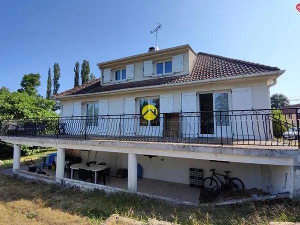 PAVILLON SUR SOUS-SOL T7 150 m²