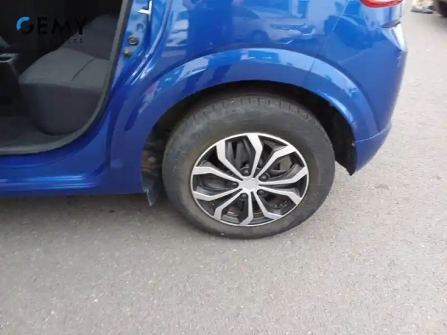 Dacia Sandero sce 65 — photo 11