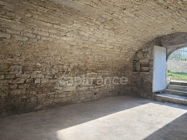 Cave voutée avec accès facile, potentiel rare, à vendre MOUCHARD (39)