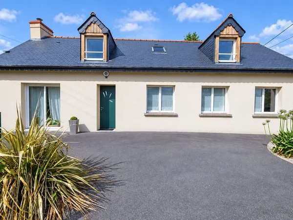 LONGERE / PIRE CHANCE / 7 PIECES / 158 M² HABITABLE