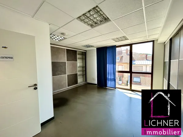 Local professionnel 6 pièces 134 m²