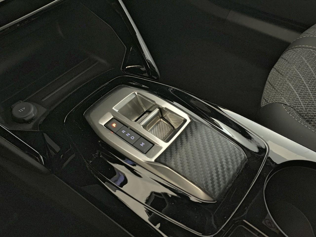 Peugeot 2008 hybrid 145 ch e-dcs6 allure — photo 18