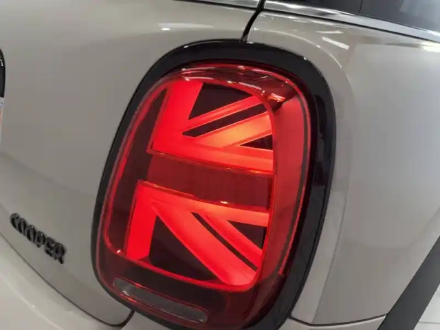 Mini Mini hatch 3 portes cooper 136 ch dkg7 — photo 15