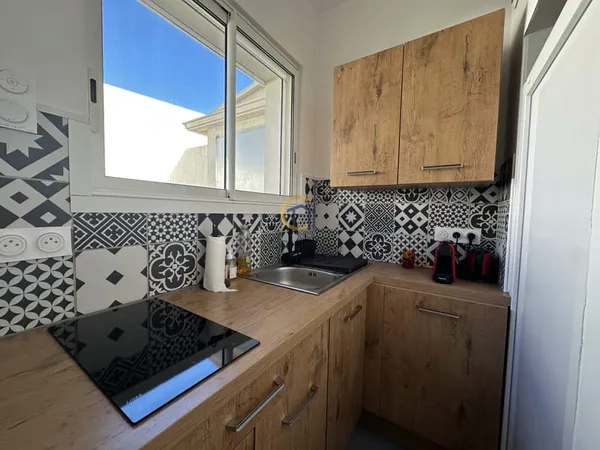 Studio meublé à louer à l'année