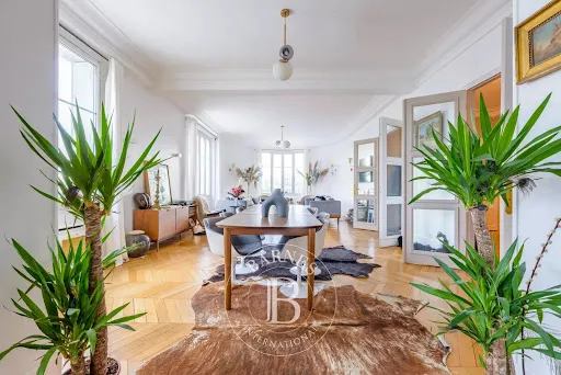 Appartement 8 pièces 241 m²