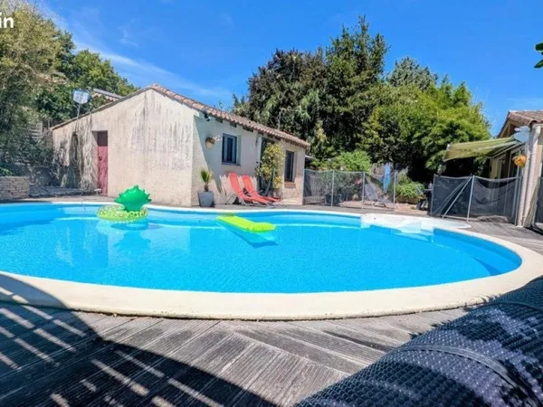 Maison individuelle de plain-pied avec piscine et logement indépendant - Villeneuve-la-Comptal