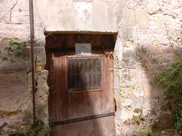 A louer cave dans le roc troglodyte