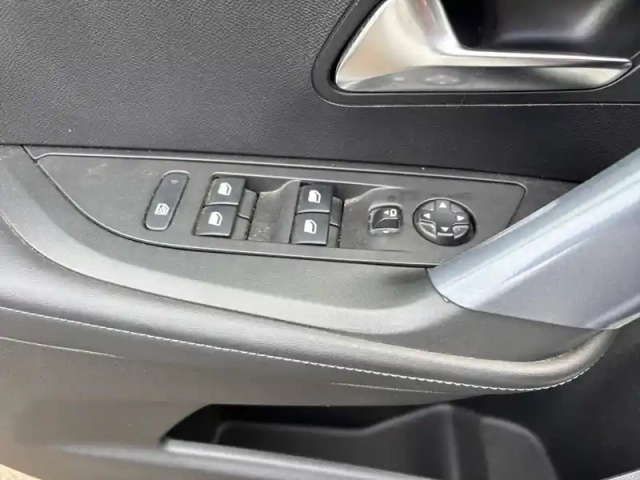 Peugeot 2008 puretech 100 s&amp;s bvm6 — photo 20