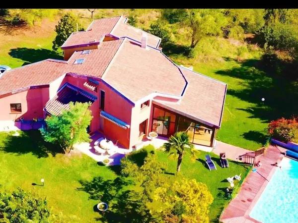 Maison 9 pièces 260 m²