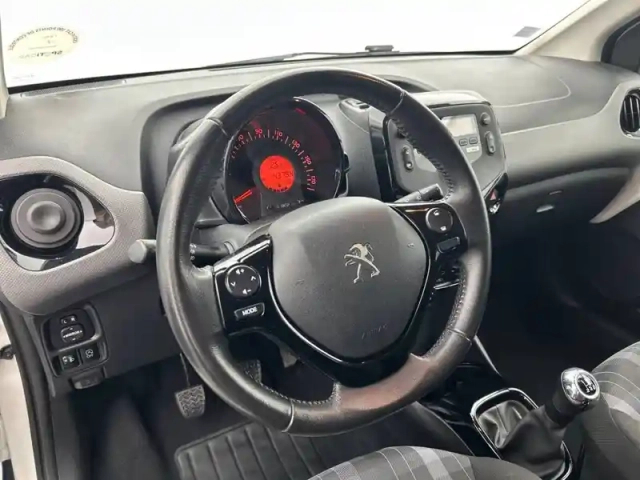 Peugeot 108 vti 72ch bvm5 — photo 9
