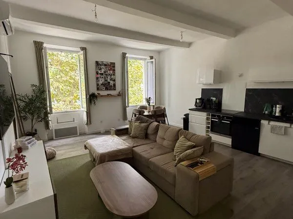 Appartement T3 60 m² rénové - Centre-ville Trets - Vue Sainte-Victoire