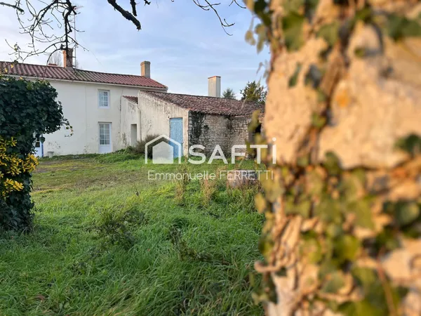 Ancienne ferme en pierre - 130 m² habitables + dépendances - 12 km des plages