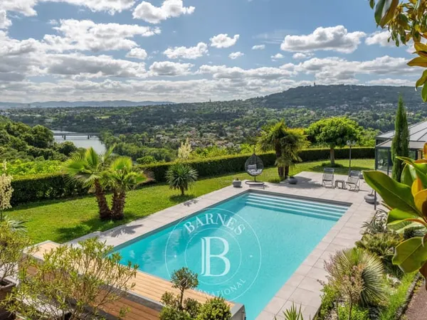 Fontaines Sur Saône - Maison de 284 m² environ - 5 Chambres - Terrain de 1Ha