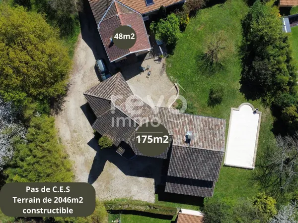 Maison sur 2046m2 de terrain avec piscine et dépendance