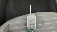 Peugeot 208 1.2 PureTech 100ch S&S Active Pack EAT8 — photo 16